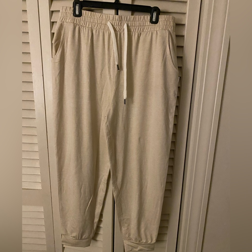 NWT feat joggers